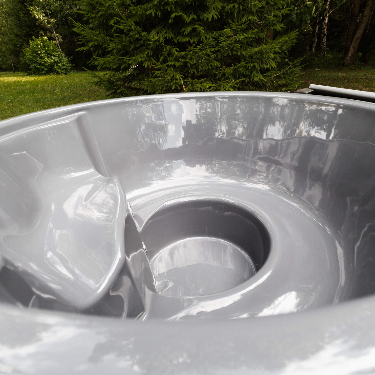 Premium 4-Person Fully-Assembled ThermoWood® Wood-Fired Hot Tub [MWT4] (SAK14528)